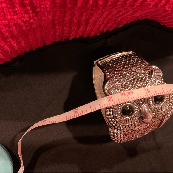 Bracelet, Silver colored wide band spring bracelet - Picture 5 of 7